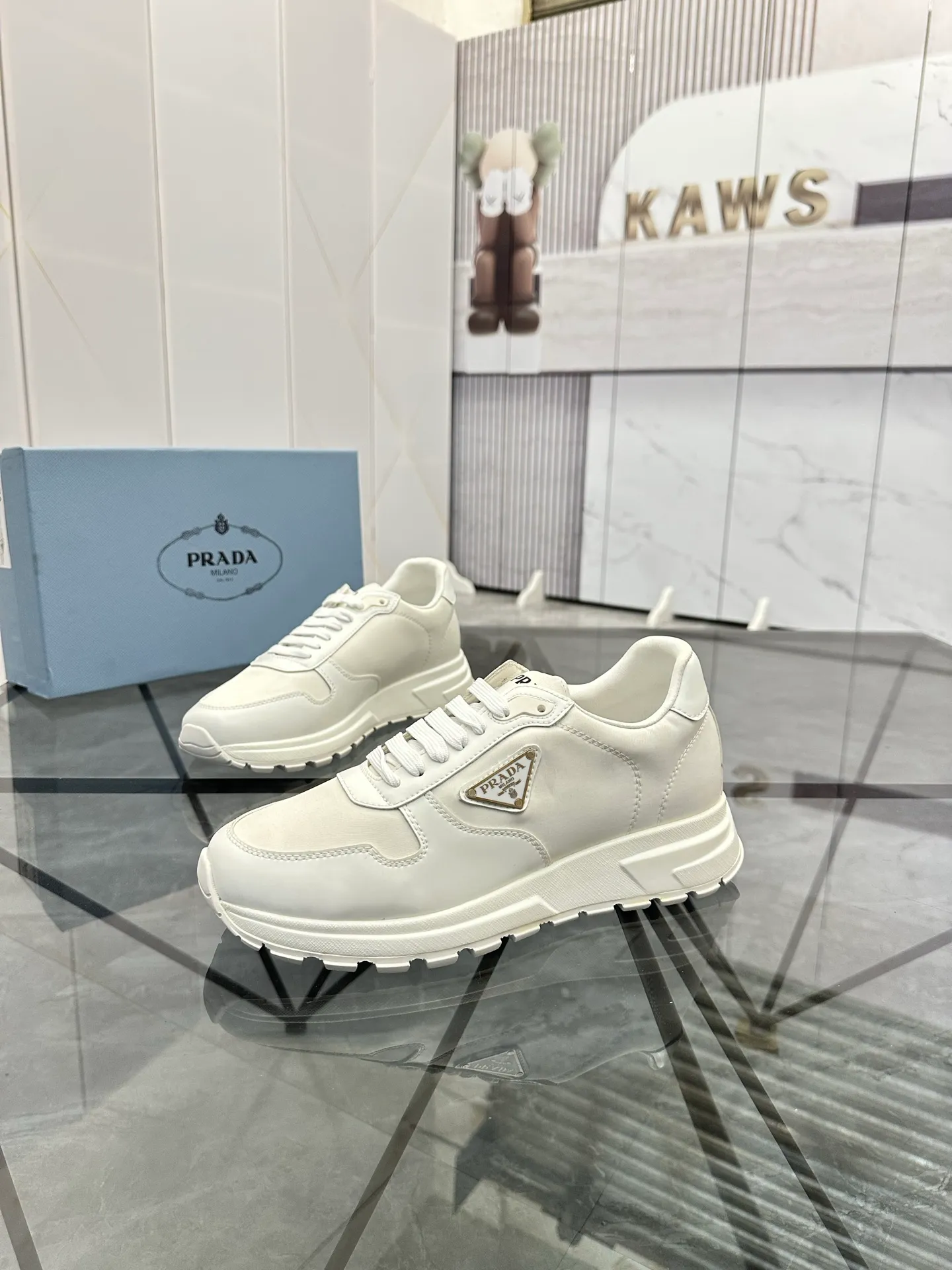 Men's shoes: 💰P440¥ Product trademark: Prada *"Prada*" low-top casual shoes Regular size: 38-44 (can be customized to 45.46) Product materials: imported cowhide upper, sheepskin lining, original outsole. Number: 835